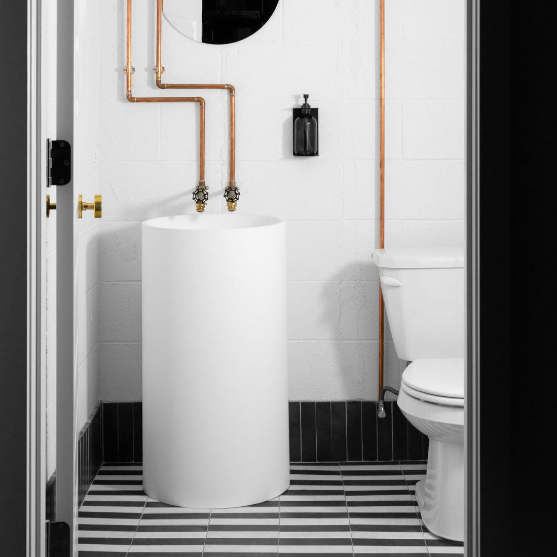 Bateau Black + White 8x8