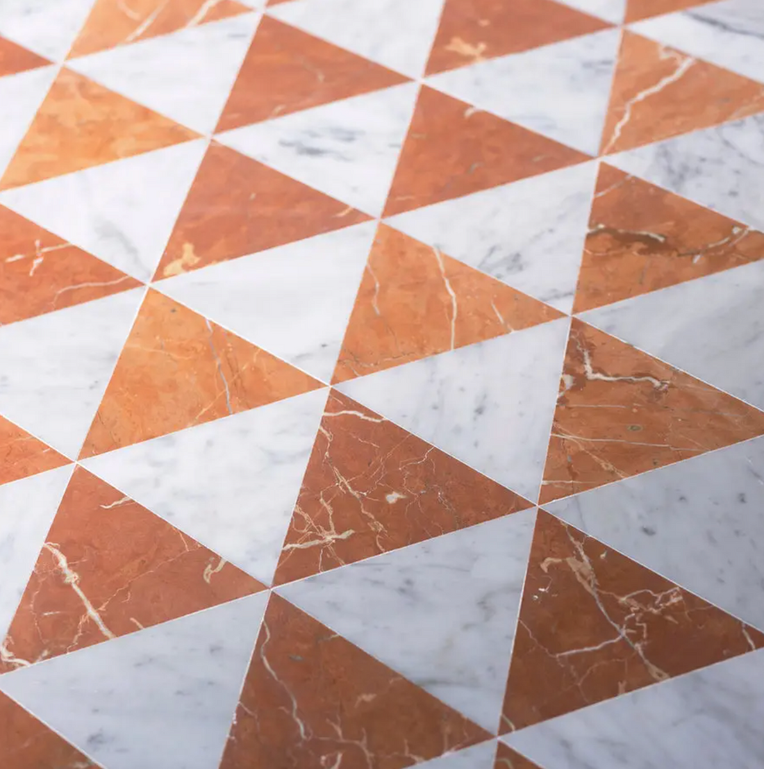 Isola in Carrara + Rosso Alicante